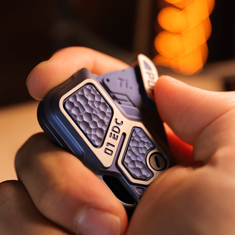 Pocket Tool – GEEOne POP Throwing Card 2024 | Titanium Damascus Stainless Steel EDC Card