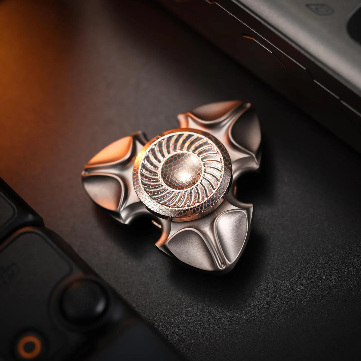Chimago Demon Xumi fidget spinner in tungsten