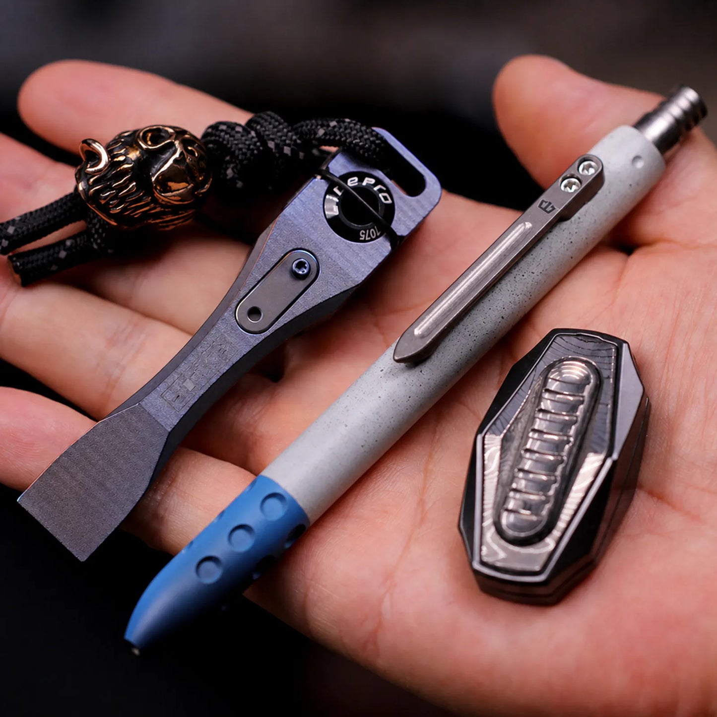 Chimago EDC pry bar carried with compact pocket tools