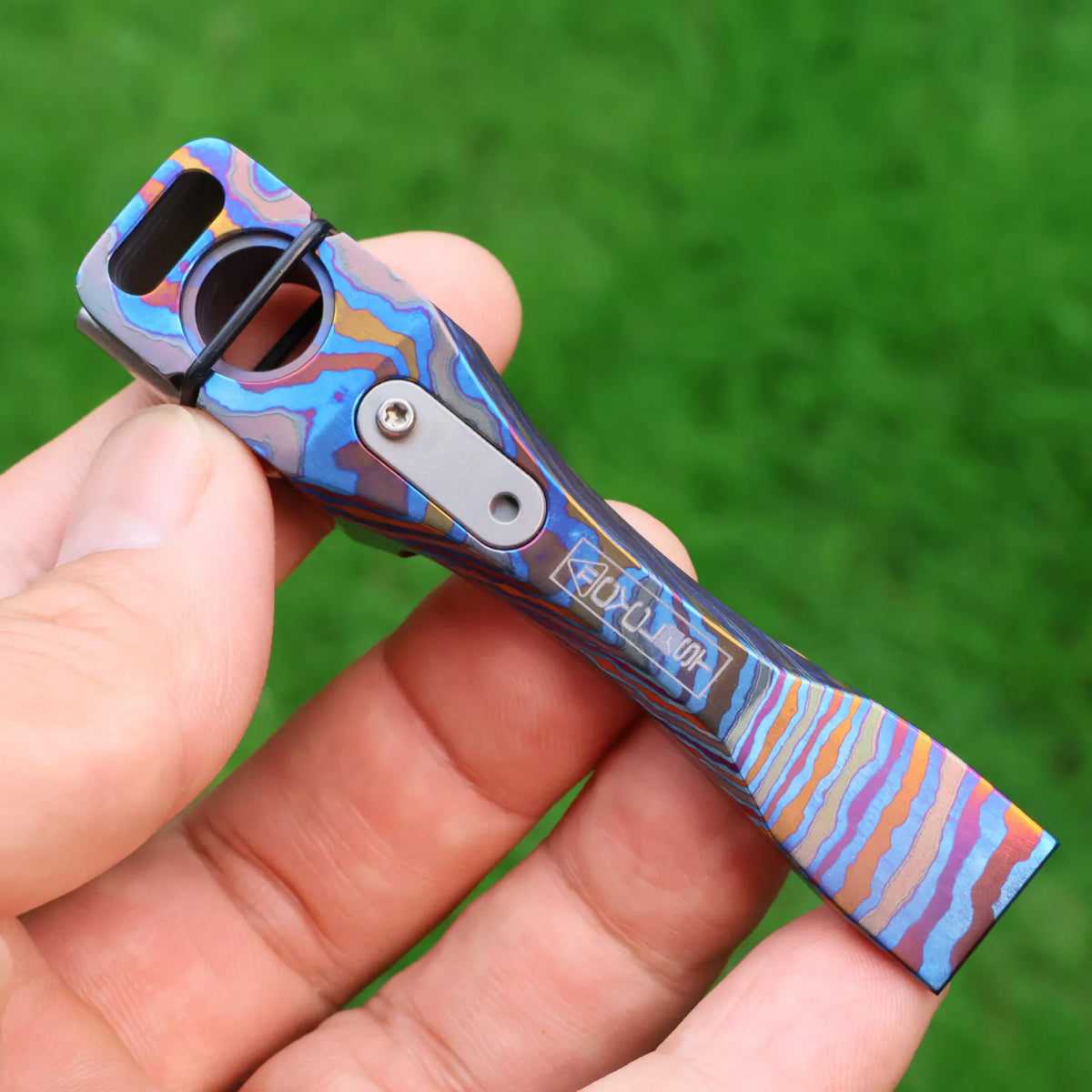 Chimago zirconium damascus pry bar in dark finish