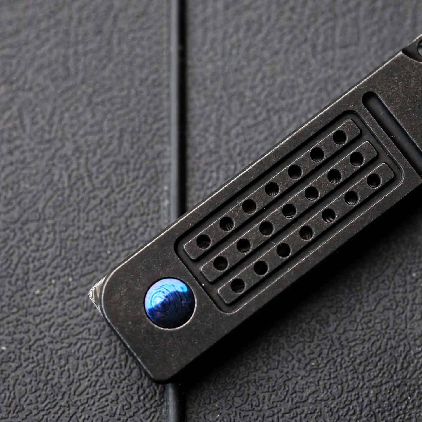 Chimago Yulong Folding Pocket Knife Damascus Blade EDC Carry Tool in Black Stonewashed Titanium with 4 cm Damascus Blade
