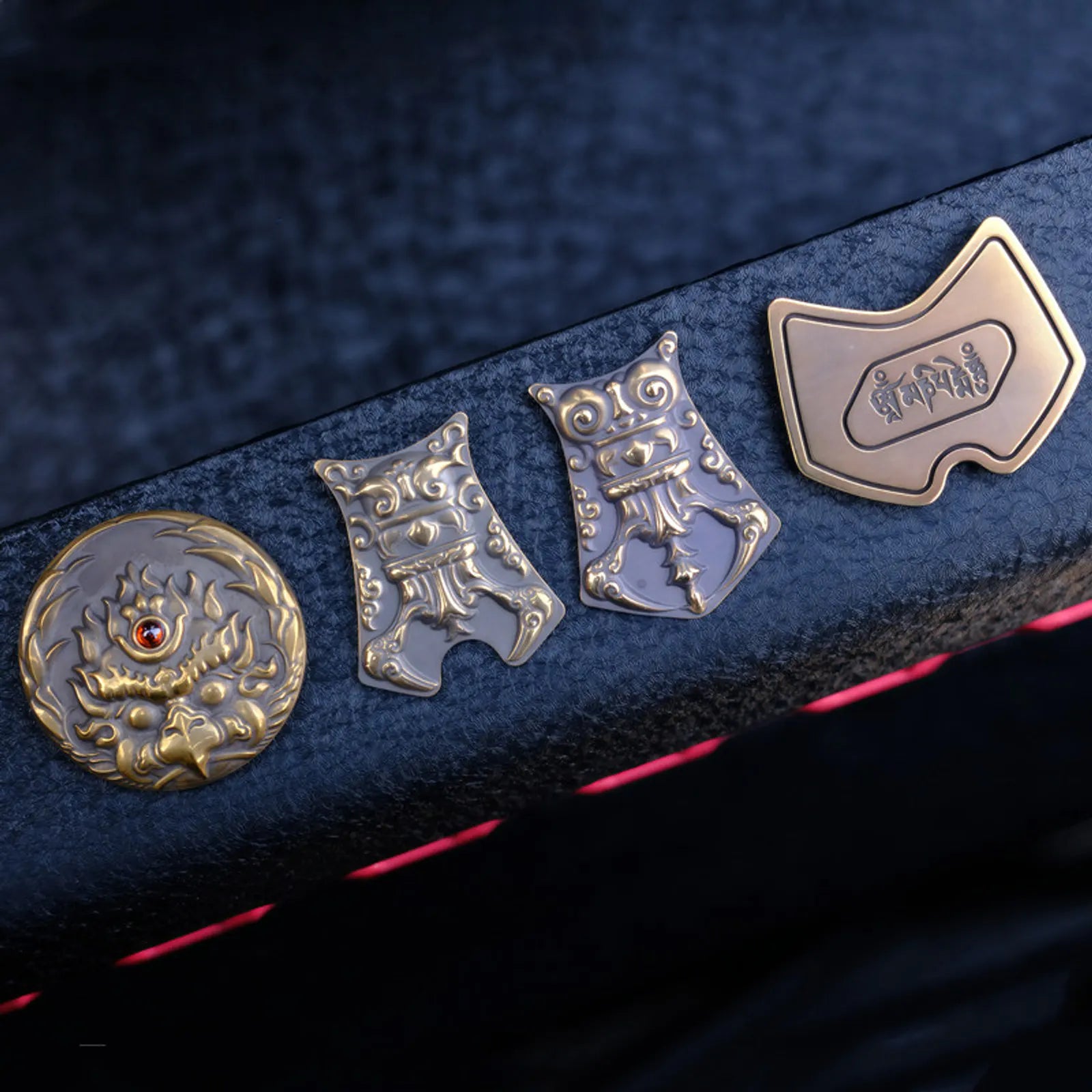 Chimago Zakiram Garuda brass plate set