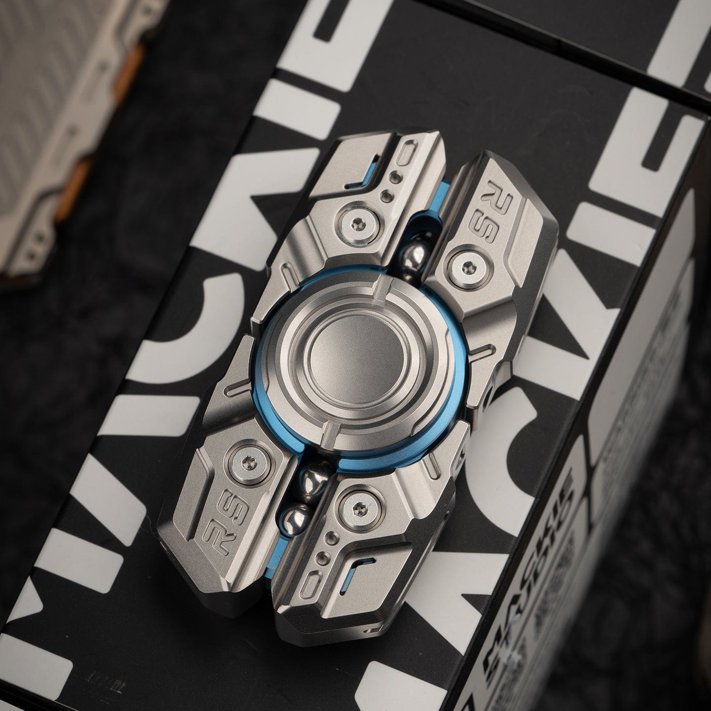 Fidget Spinner – MACKIE Star Ship 2.0 | Blasted Titanium Polished Zirconium EDC