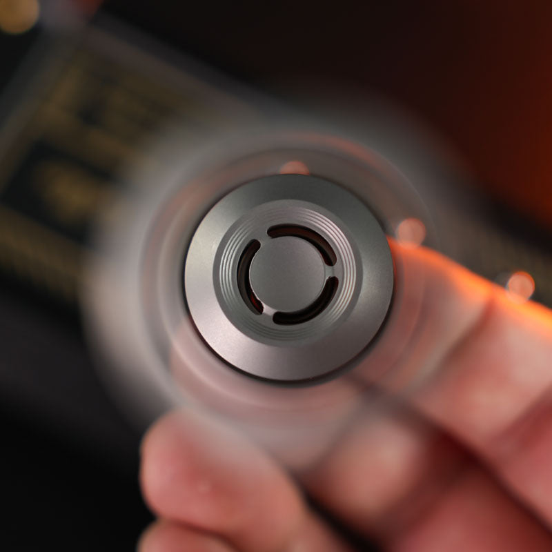 Siren spinner rotating between the fingers